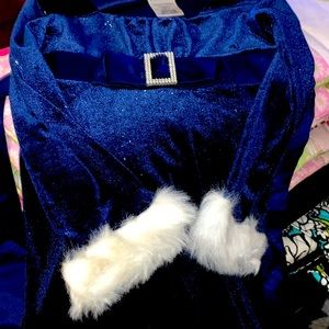 Size 4T girl’s holiday dress. Excellent condition! Blue velvet w/white fur trim
